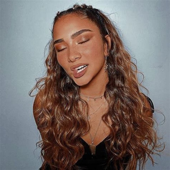 Did Tiktok star Sienna Mae Gomez sexually assault her fellow star Jack Wright? Sienna Mae, the member of the Hype House