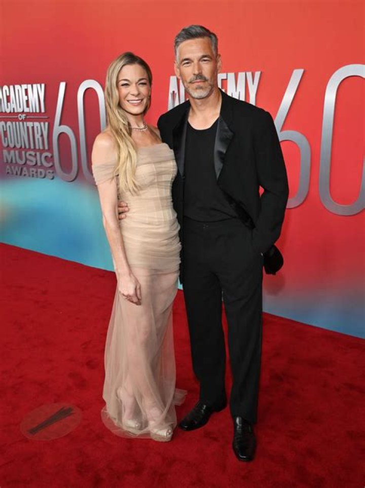 LeAnn Rimes And Boyfriend Eddie Cibrian Walk Around Malibu Singer LeAnn Rimes, Eddie Cibrian spotted walking around after hving just announced they'll be moving in together on July 28, 2010 in Malbu, CA. (photo by nicepic / Meet The Famous) Photo via Newscom
