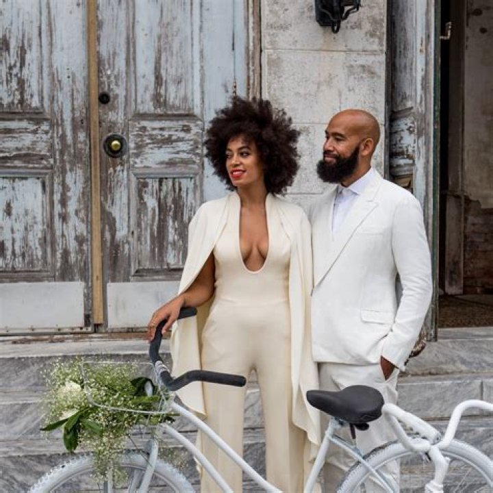 Solange Knowles’ bridal look: an amazing Stephane Rolland caped jumpsuit?!