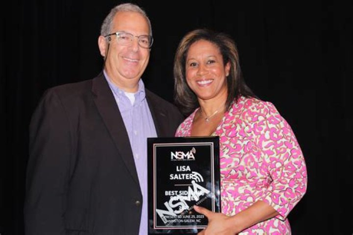 Reporter Lisa Salters Is She Lesbian? As she has no husband and has never married But has a child, how? Source: FrostSnow (Lisa Salters)