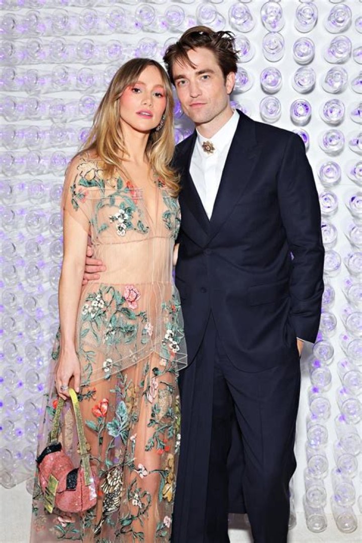 Suki Waterhouse and Boyfriend Robert Pattinson Expecting First Child Together