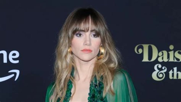 Suki Waterhouse announced her pregnancy during her stage performance at the Corona Capital Festival