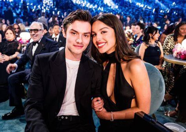 
Sydney Chandler And Louis Partridge Have Been Chastised For Their Age Difference 