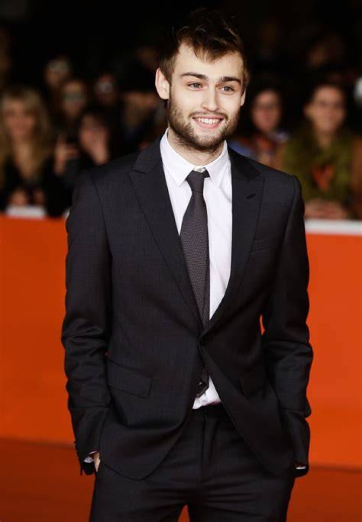 Taylor Swift apparently found her ‘Romeo’, she’s dating UK actor Douglas Booth