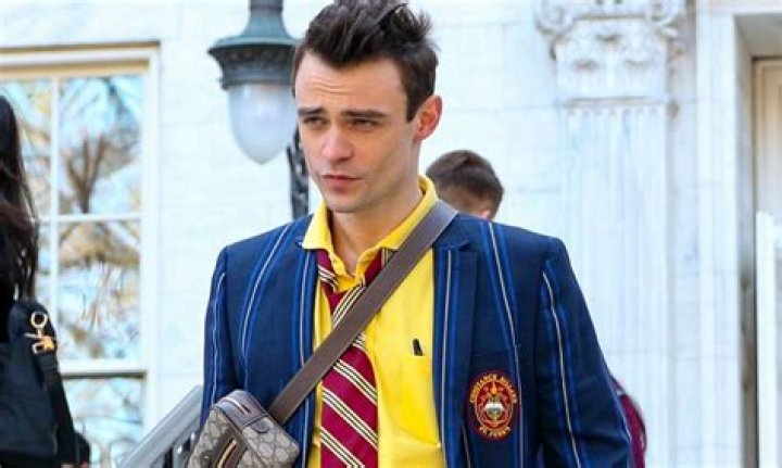 how did thomas doherty feel after kissing a man? Thomas Doherty played pansexual