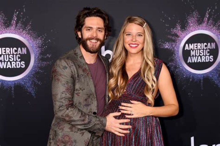 Thomas Rhett welcomed his 4th baby with wife Lauren Akins! Thomas Rhett welcomed his 4th baby with wife Lauren Akins!