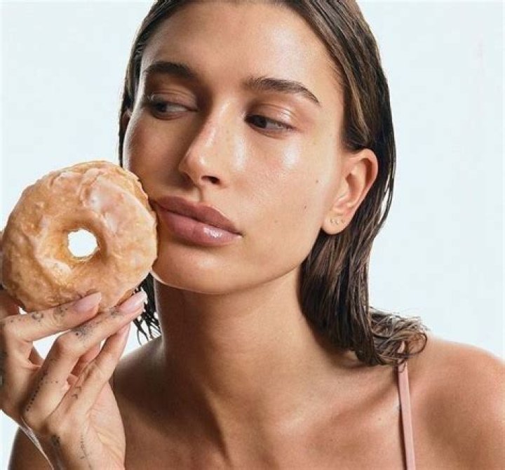 Today’s Bobbie Thomas explains ‘glazed donut’ skin popularized by Hailey Bieber