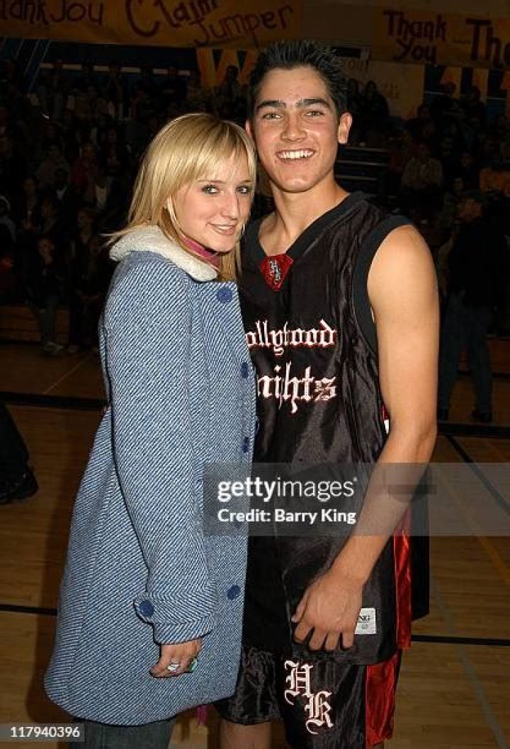 Currently single actor Tyler Hoechlin dated Monika Clarke. Know about his 7 ex-girlfriends and their recent partners Tyler Hoechlin and Ashlee Simpson