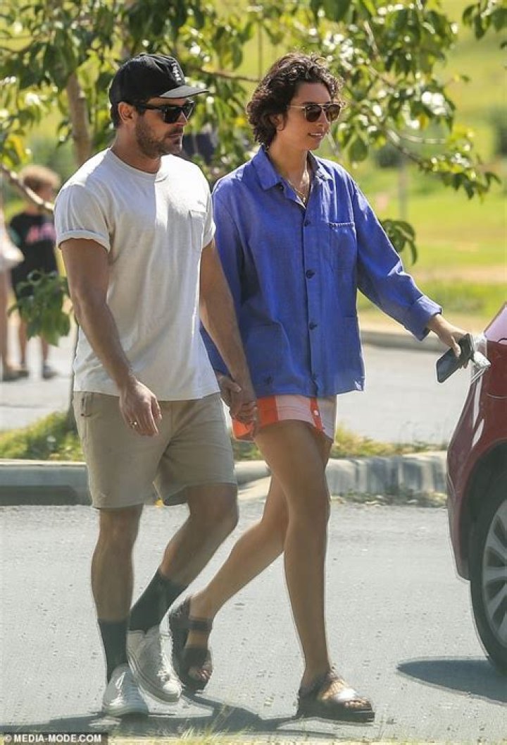 Vanessa Valladares and Zac Efron on a date night! How did they meet? Vanessa Valladares and Zac Efron on a date night! How did they meet?