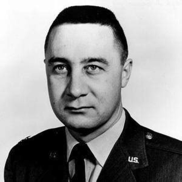 Virgil Gus Grissom - Trivia, Family, Bio