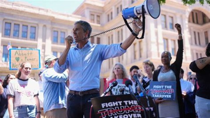 
What Did Beto O’Rourke Say To Greg Abbott? Dramatical Interrupt Gets Him Out Of The Presser 