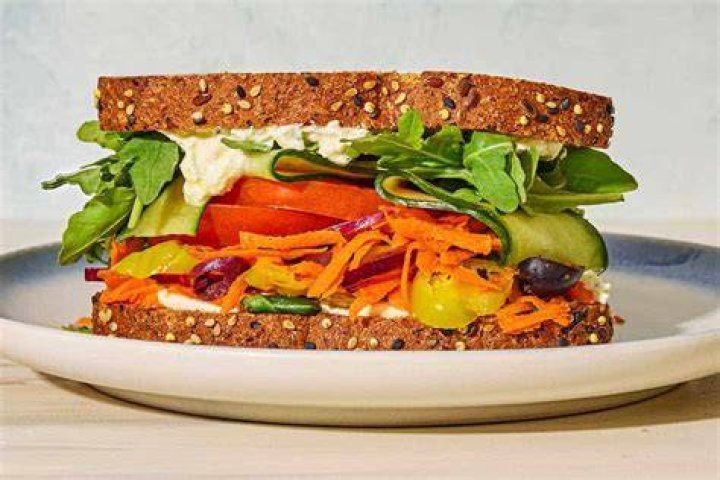 What is in the Mediterranean veggie sandwich at Panera?