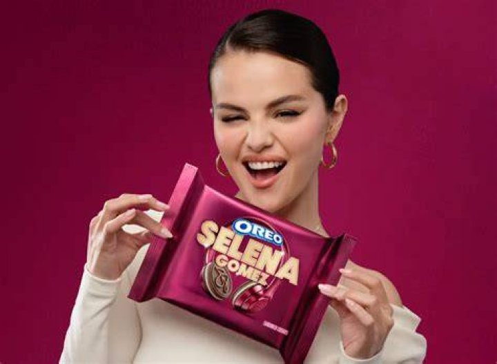 What is Selena Gomez favorite food?
