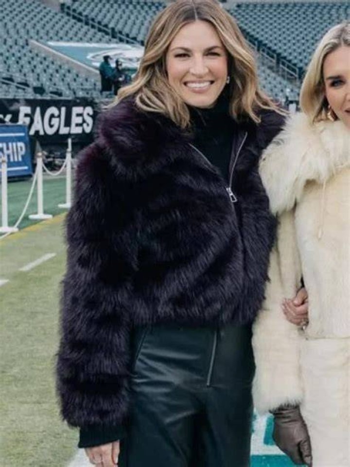 What Jacket Is Erin Andrews Wearing Today? Coat Brand and Look Tonight