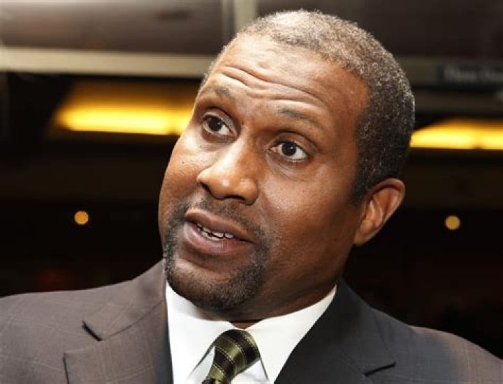 
Where is Tavis Smiley today? Wiki, Net Worth, Wife, Suspended? 