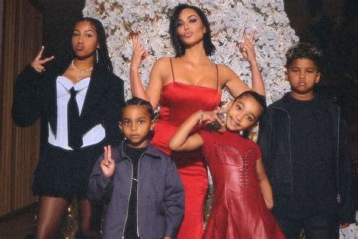 Who are Kim Kardashian’s friends?