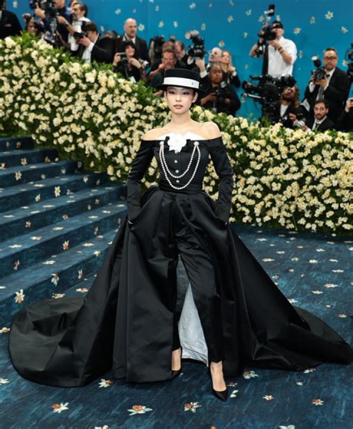 Who had the best Chanel look at the Met Gala, Michelle Williams or Penelope Cruz?