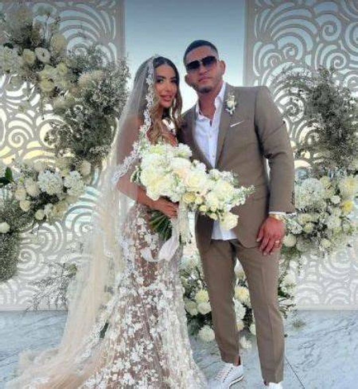 
Who Is Anthony Pettis Wife? His Marriage, & Relationship 