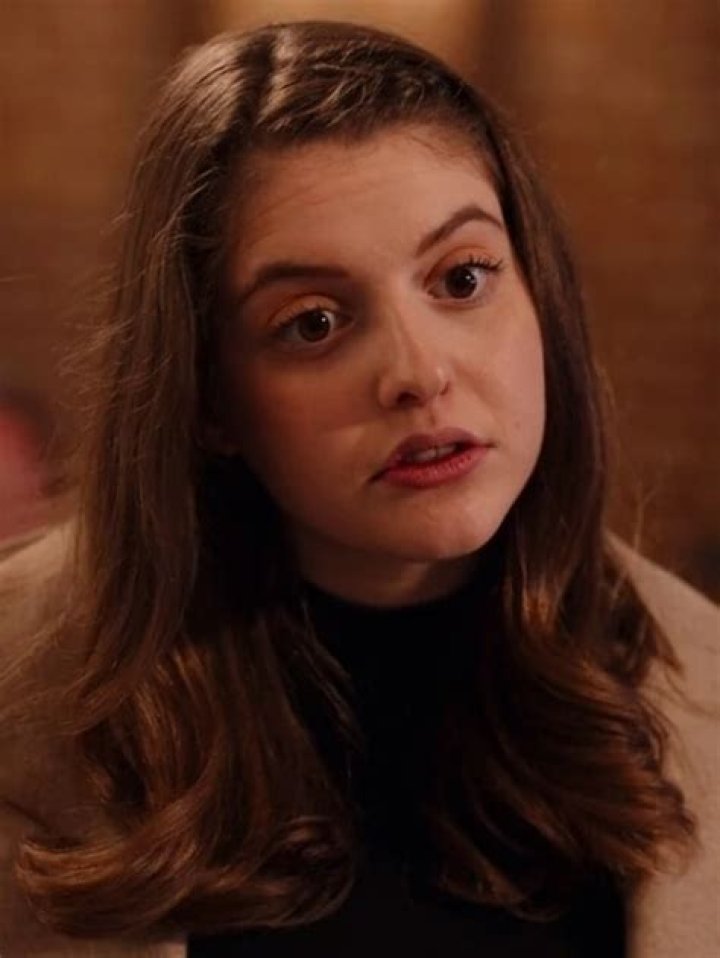 Who Is Romi Shraiter From Ginny and Georgia? Age Family And Net Worth