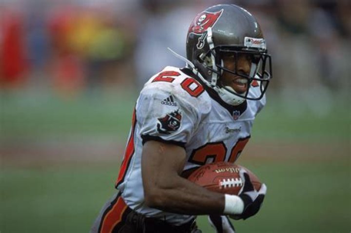
Who is Rondé Barber? Former Tampa Bay Buccaneers cornerback inducted into Hall of Fame 