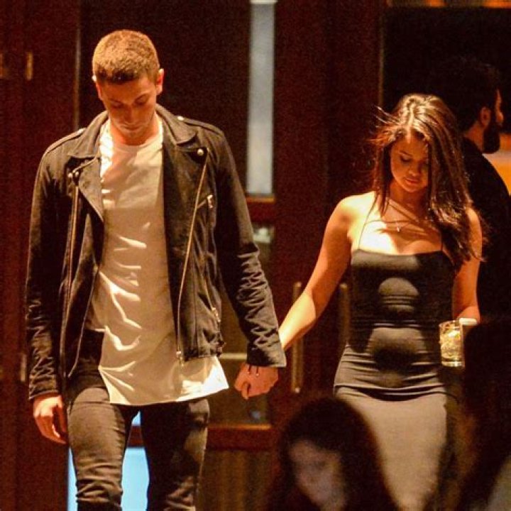 Who is the new boyfriend of actress-singer Selena Gomez? Is she dating Niall Horan or Samuel Krost?