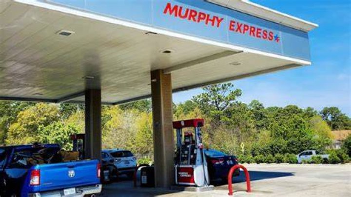 Who owns Murphy USA?