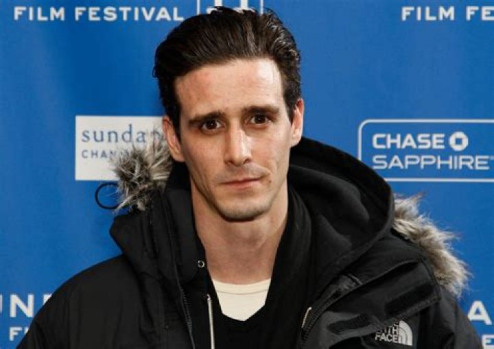 Who plays Nick Sobotka’s girlfriend in the wire?