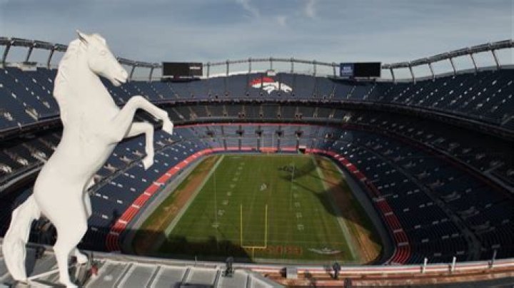 
Who was Brison Manor? Former Denver Broncos DE dies at 70 
