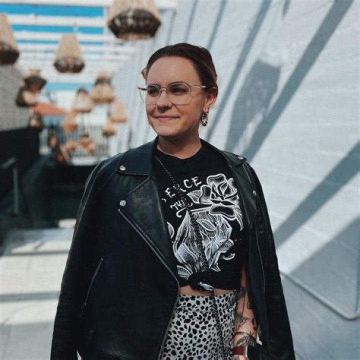 
Why Fans Think Emily Sutton Is Pregnant! Confusion Explained 